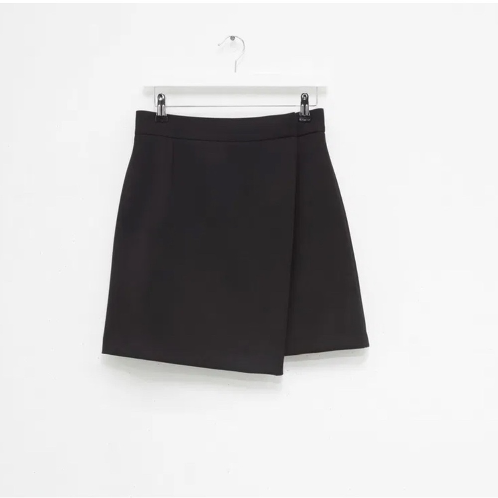 NWT FRENCH CONNECTION BLACK SKORT